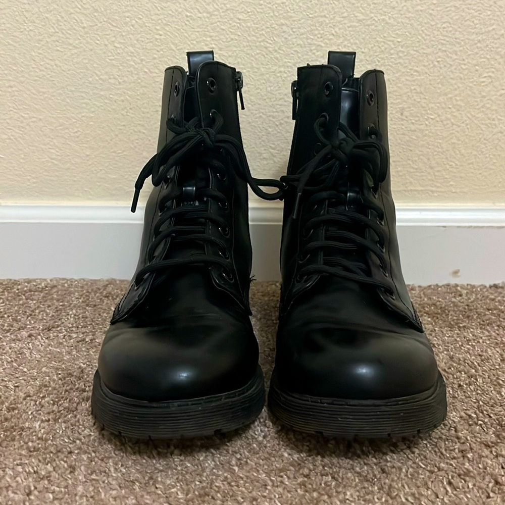 Time and Tru Black Combat Boots w/side zipper Size 8